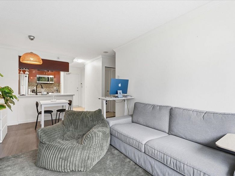 502 1033 Marinaside Crescent