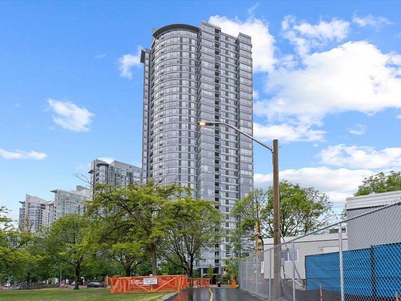 502 1033 Marinaside Crescent