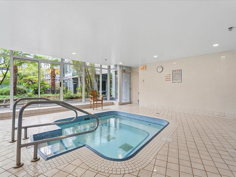 502 1033 Marinaside Crescent