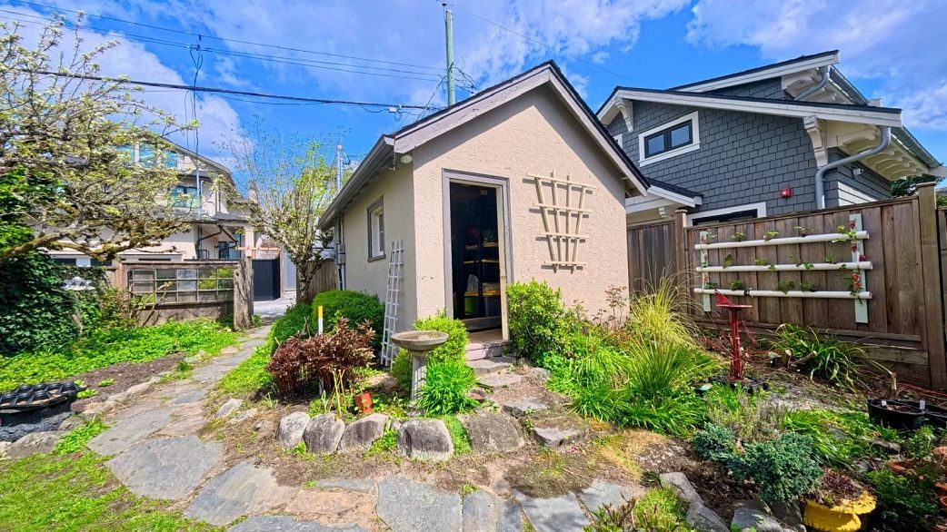 3425 W 33rd Avenue