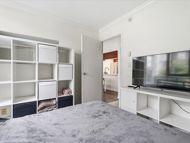502 1033 Marinaside Crescent