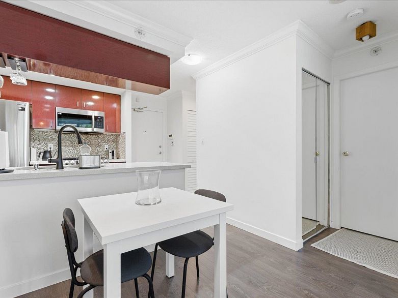 502 1033 Marinaside Crescent