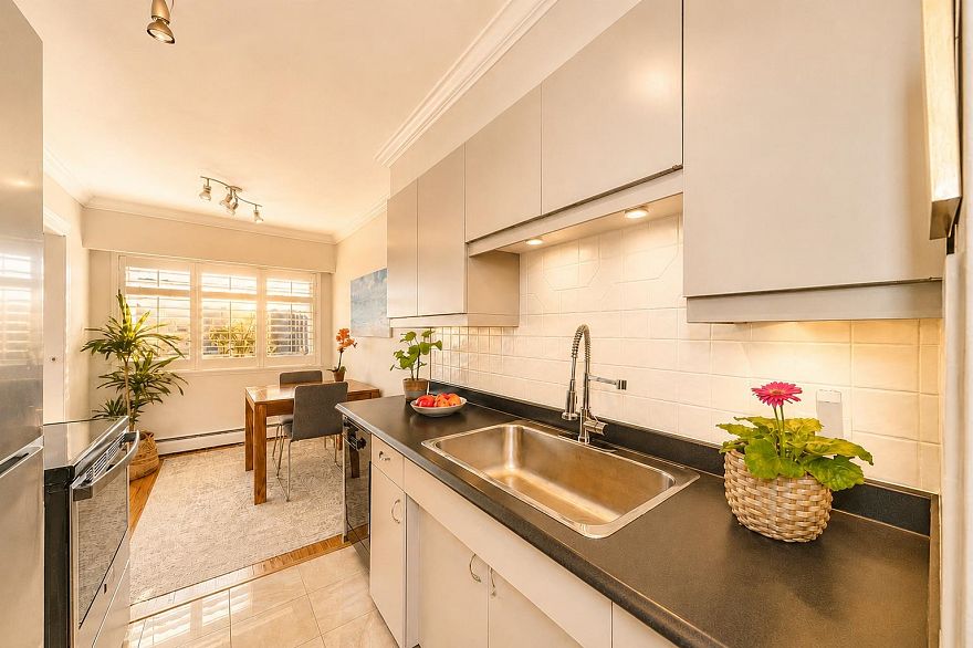 305 2430 Point Grey Road