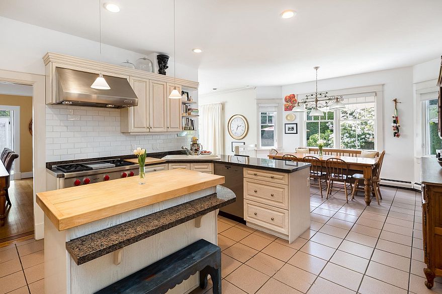 5425 Angus Drive