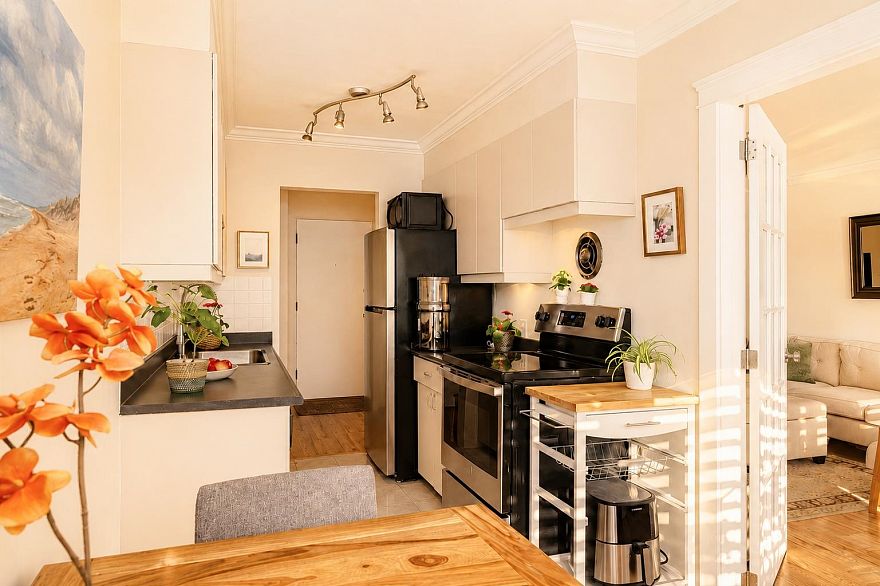 305 2430 Point Grey Road