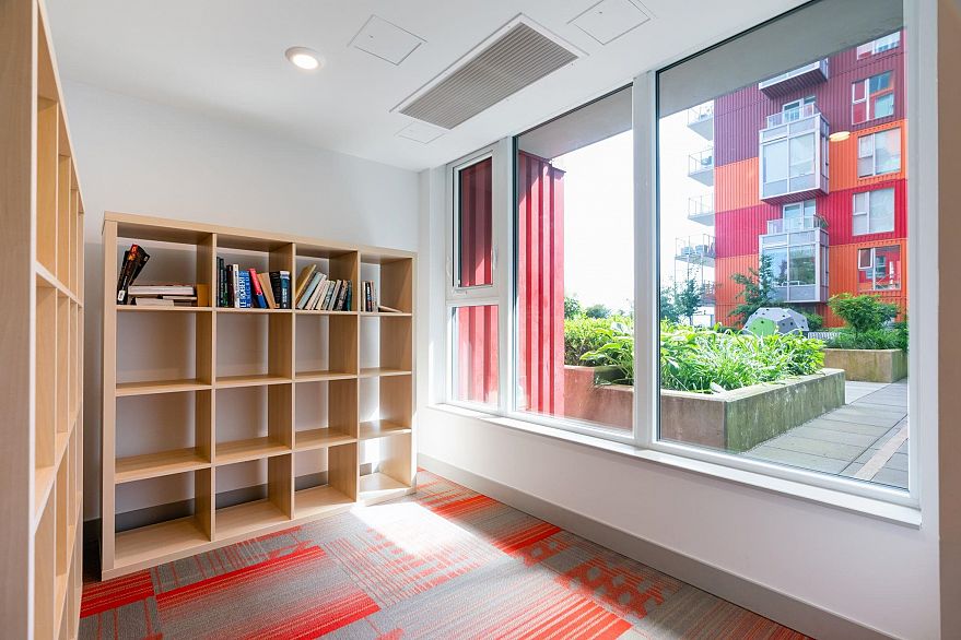 902 933 E Hastings Street