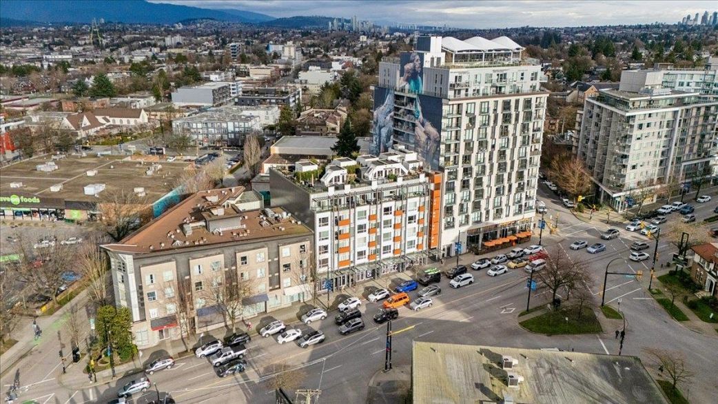 206 233 Kingsway