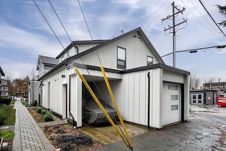 721 E 26th Avenue
