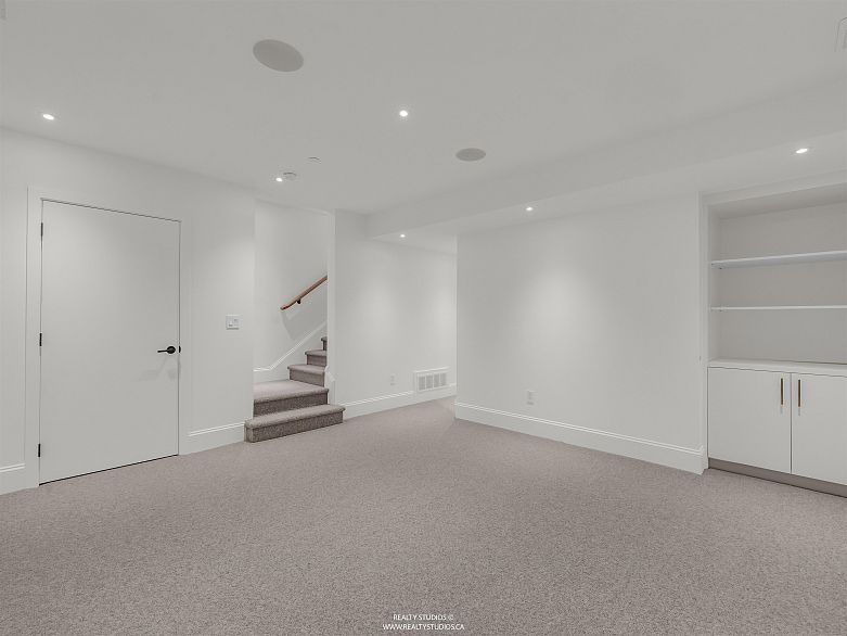 2 4088 Maple Crescent