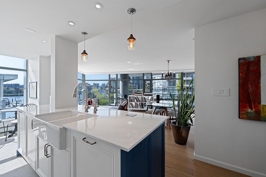 501 1199 Marinaside Crescent