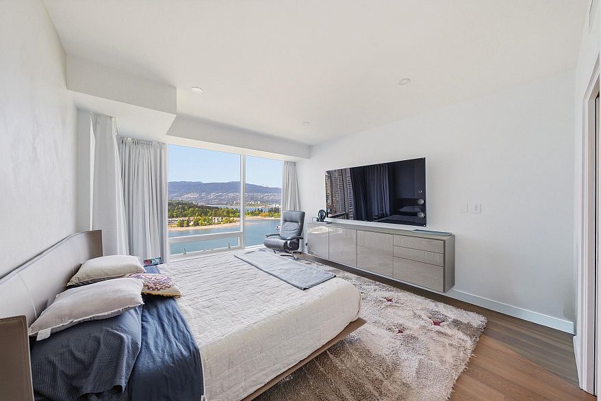 2908 1011 W Cordova Street