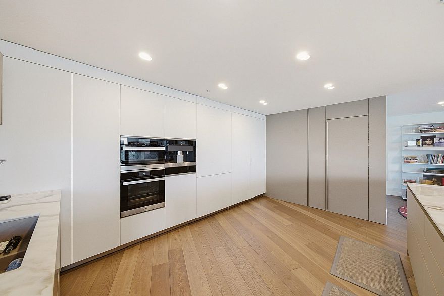2908 1011 W Cordova Street