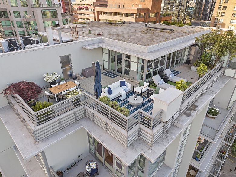1503 1205 Howe Street
