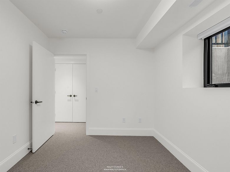 2 4088 Maple Crescent