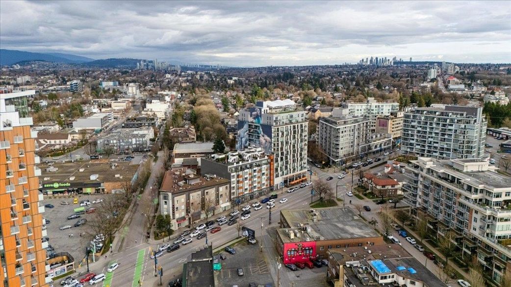 206 233 Kingsway