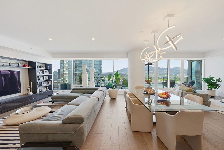 2908 1011 W Cordova Street