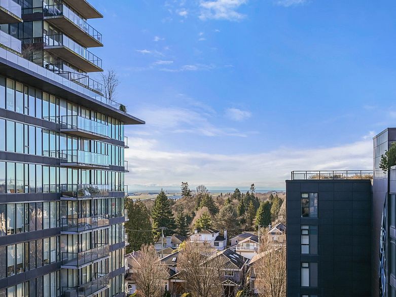 803 8555 Granville Street