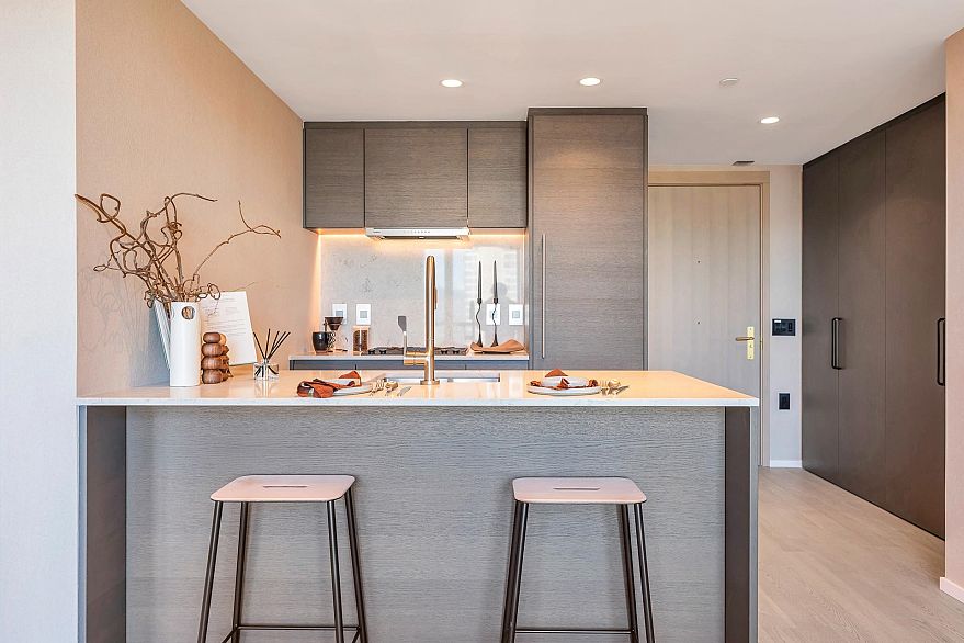 2204 1482 Robson Street