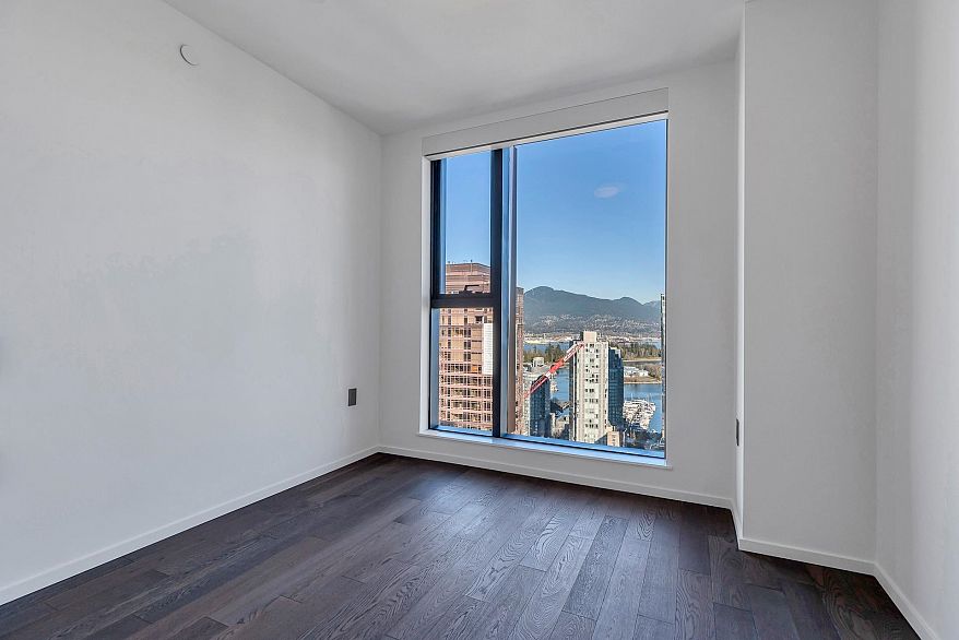 2402 1482 Robson Street