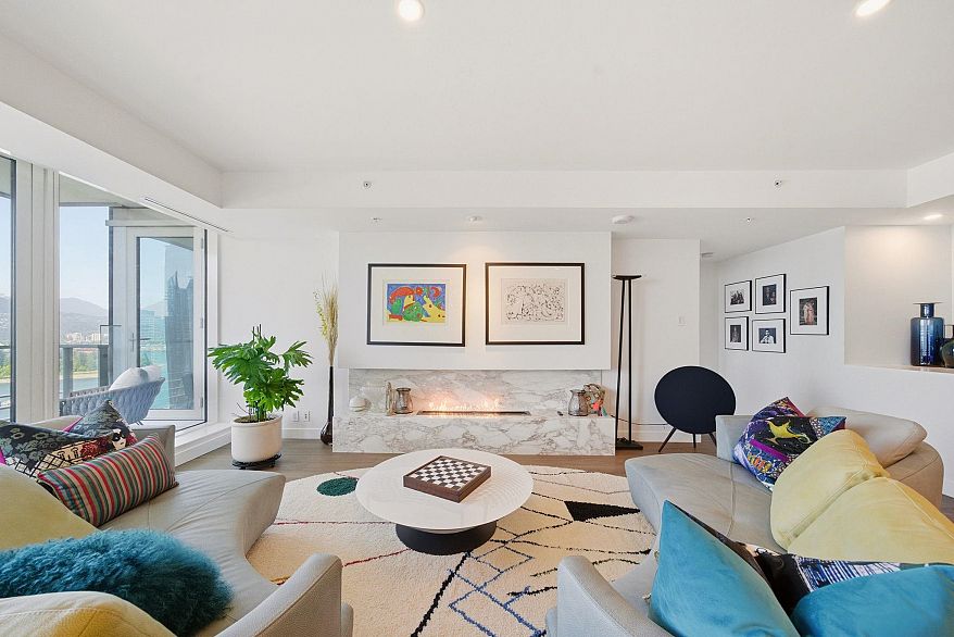 2908 1011 W Cordova Street