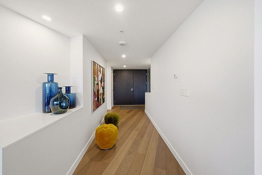 2908 1011 W Cordova Street