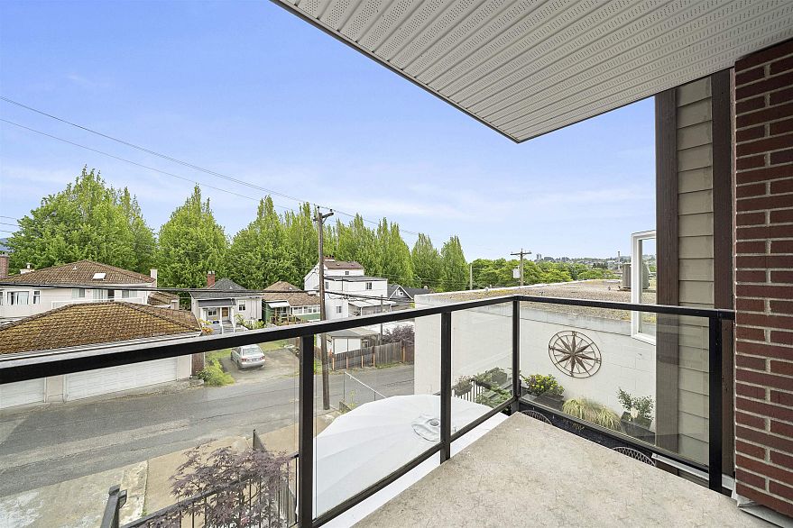 303 2745 E Hastings Street