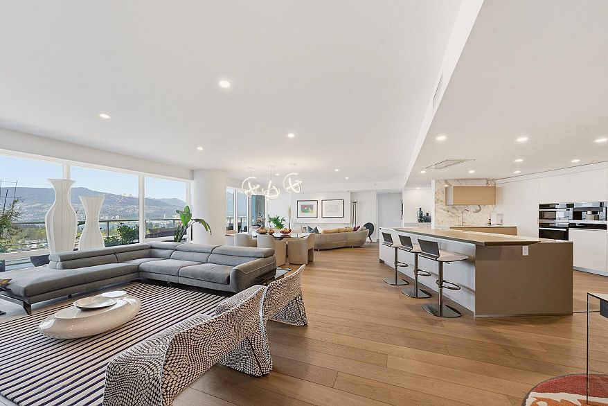 2908 1011 W Cordova Street