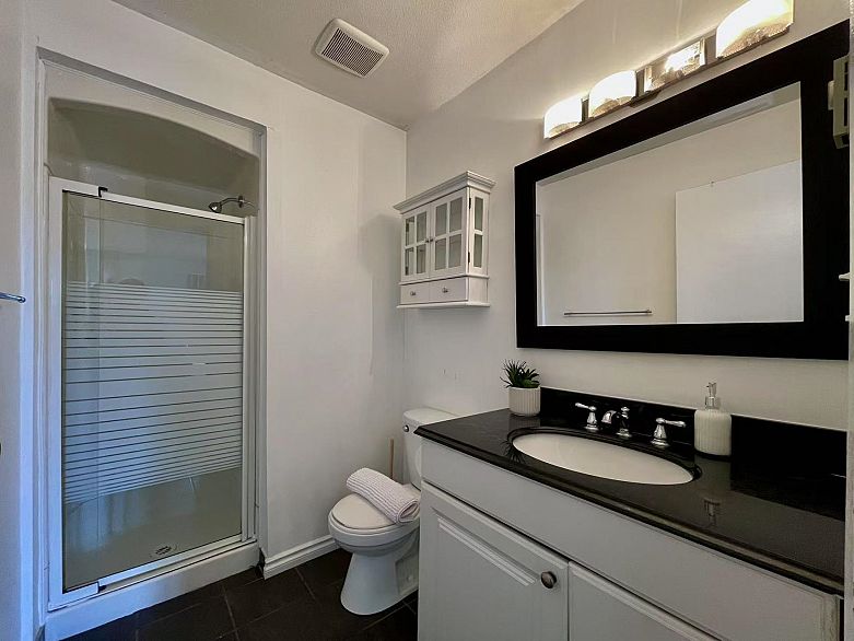 302 1405 HARO STREET, Vancouver BC V6G 1G2