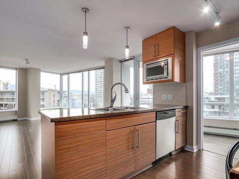 1006 188 Keefer Place