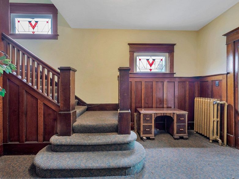 482 W 17th Avenue