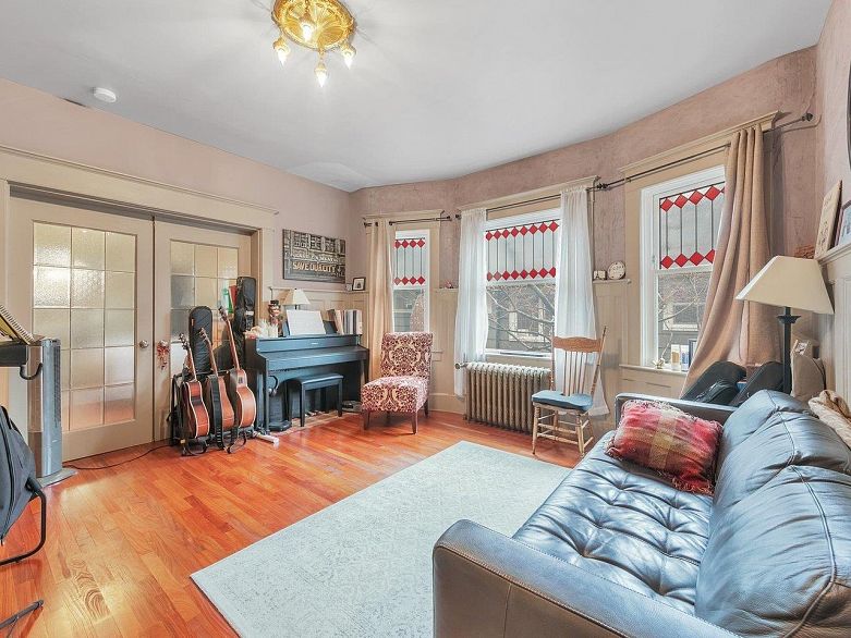 482 W 17th Avenue