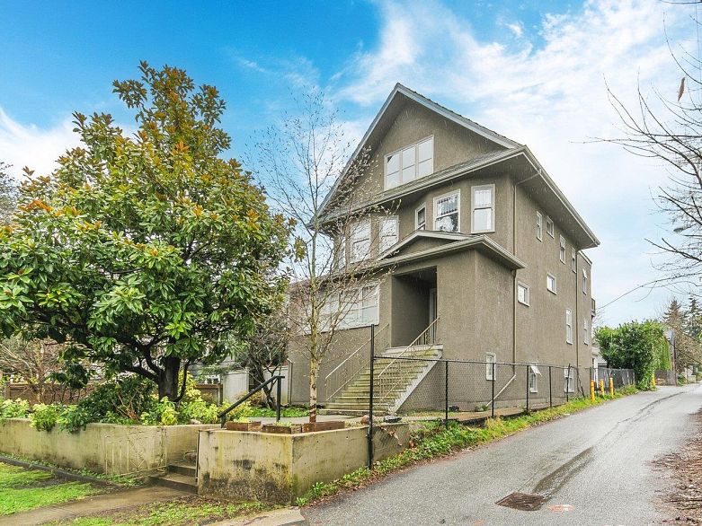 482 W 17th Avenue