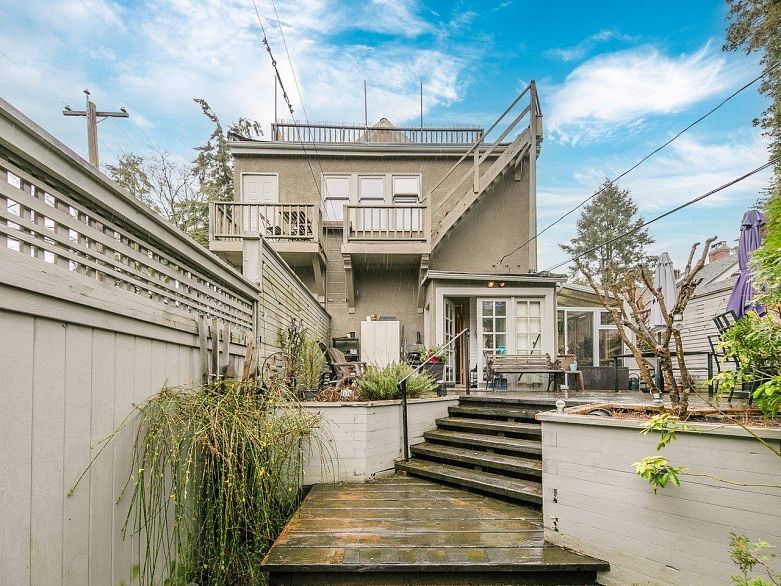 482 W 17th Avenue