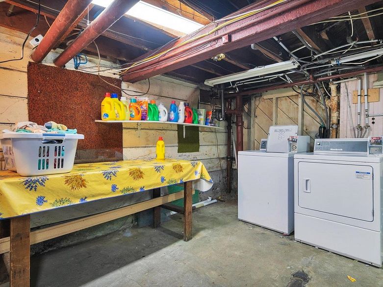 482 W 17th Avenue