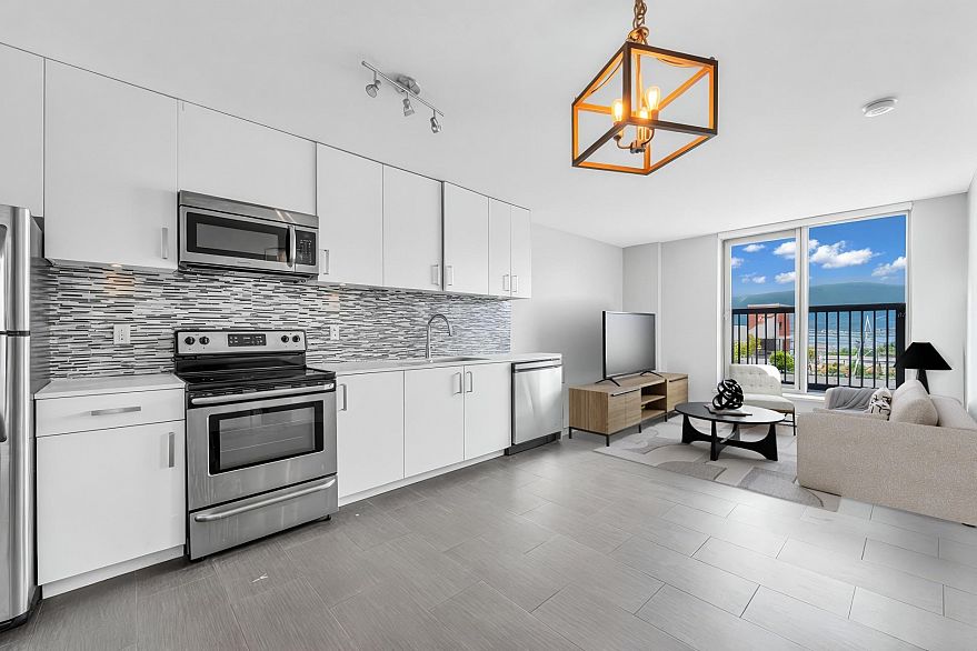 1011 66 W Cordova Street