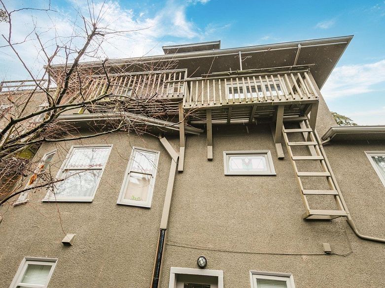 482 W 17th Avenue