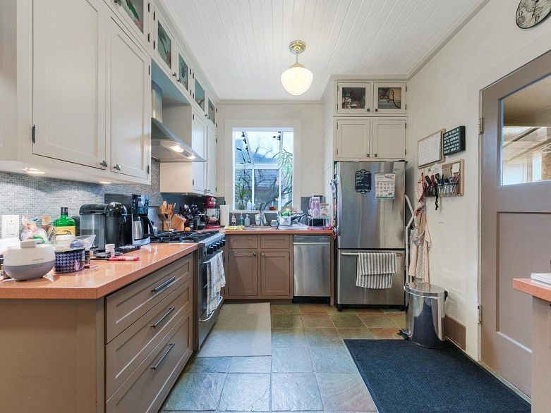 482 W 17th Avenue