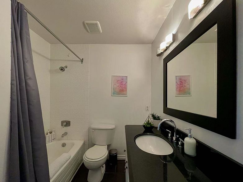 302 1405 HARO STREET, Vancouver BC V6G 1G2