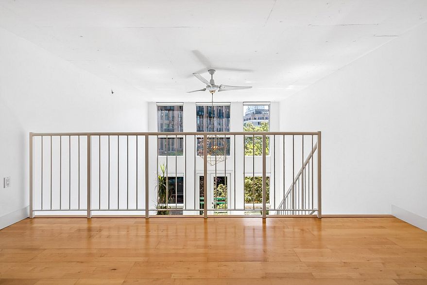 309 1 E Cordova Street
