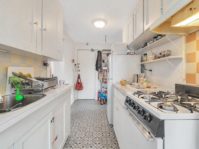 482 W 17th Avenue
