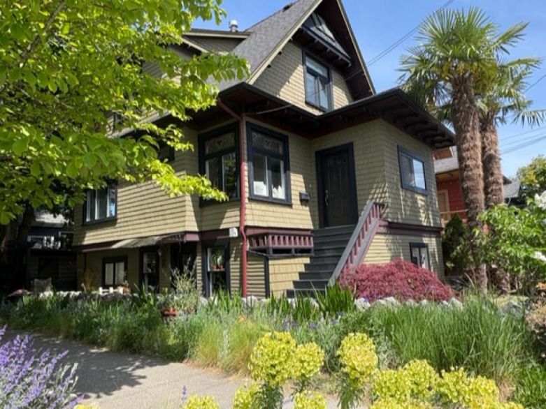 401 E King Edward Avenue