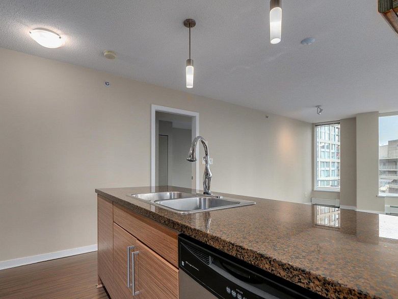 1006 188 Keefer Place
