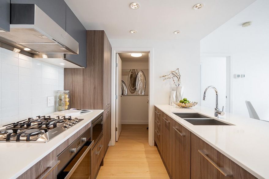 1107 2220 Kingsway