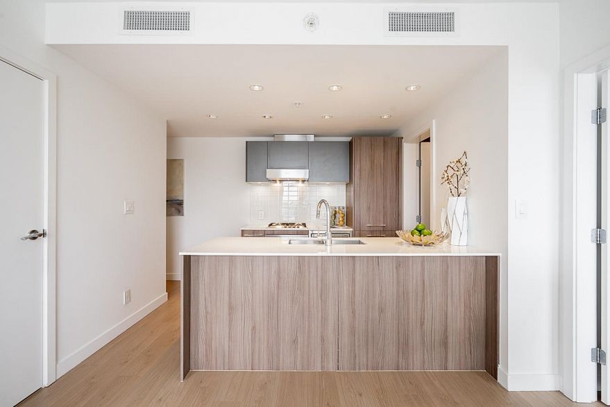 1107 2220 Kingsway