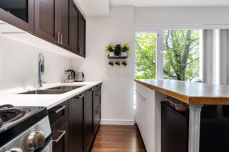 201 4888 Nanaimo Street