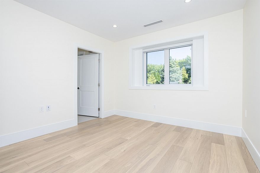 1470 W 57th Avenue
