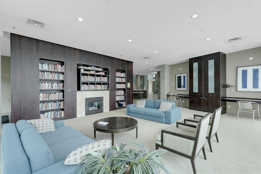 601 1408 Strathmore Mews