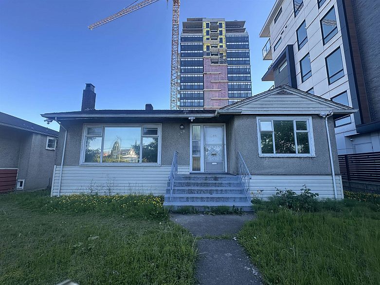 448 W 41st Avenue