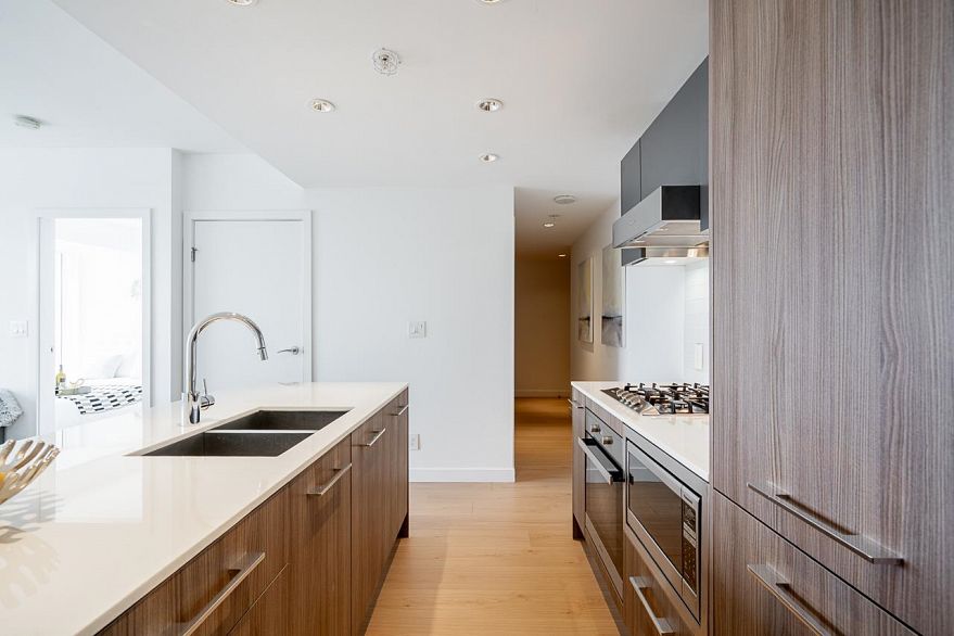 1107 2220 Kingsway