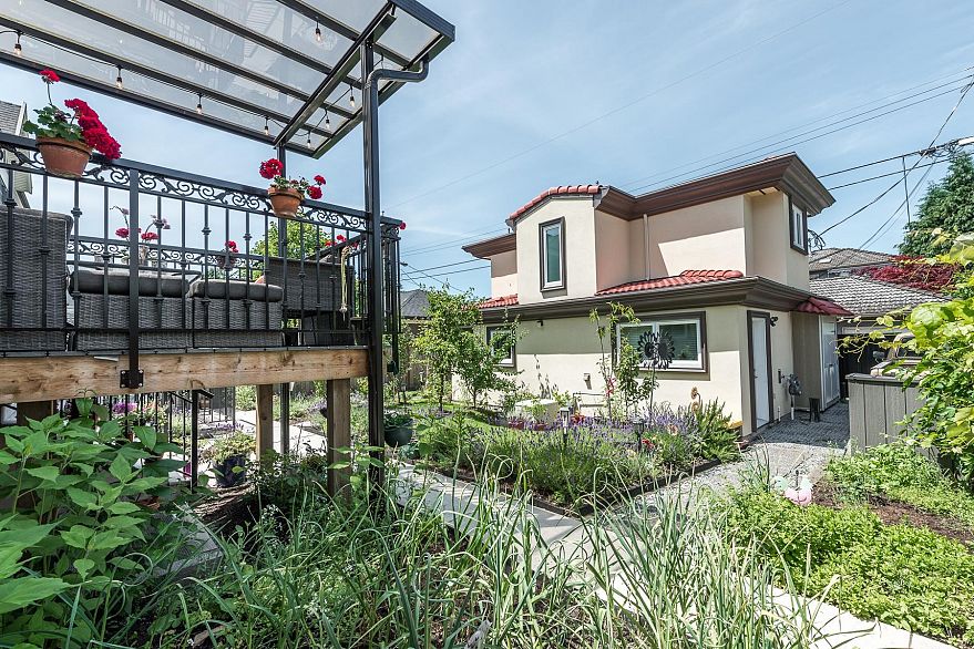 2507 W King Edward Avenue